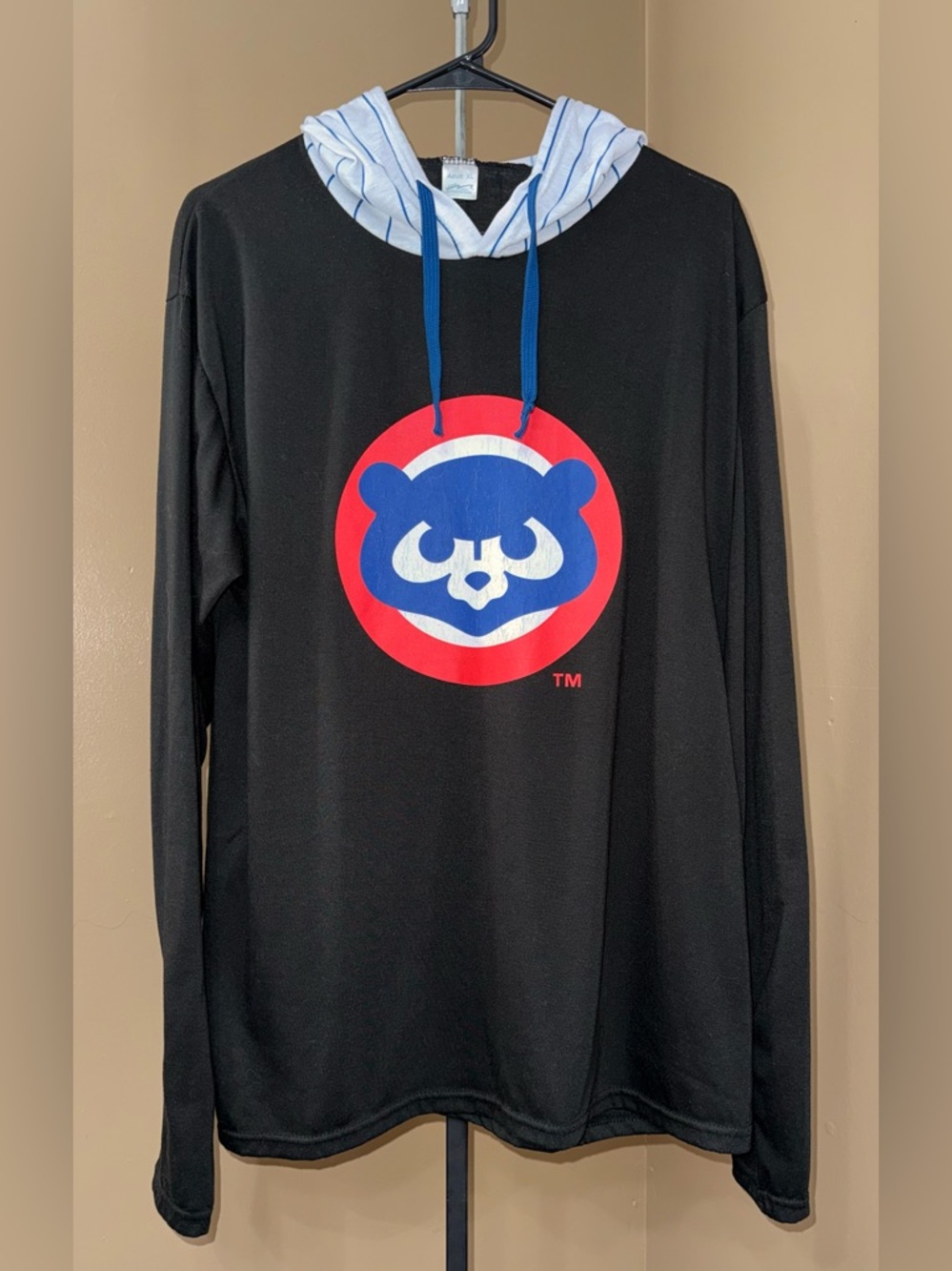 CHICAGO CUBS Long sleeve pullover Adult hooded shirt. Size XL.